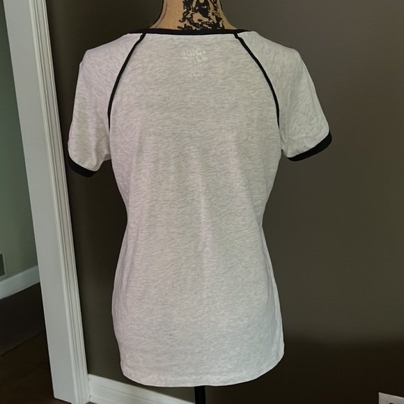 University of North Dakota T-Shirt - Picture 3 of 4